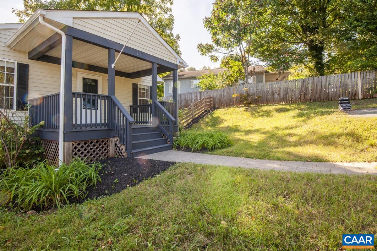 717 ELM ST