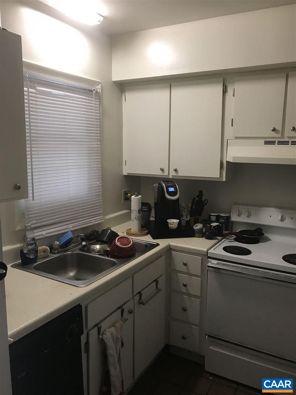 1305 WERTLAND ST Unit: B4