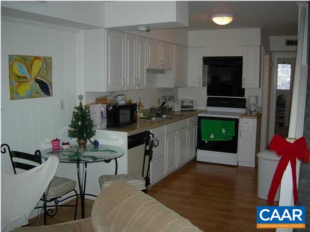 2100 JEFFERSON PARK AVE Unit: 8