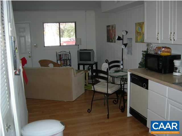 2100 JEFFERSON PARK AVE Unit: 8