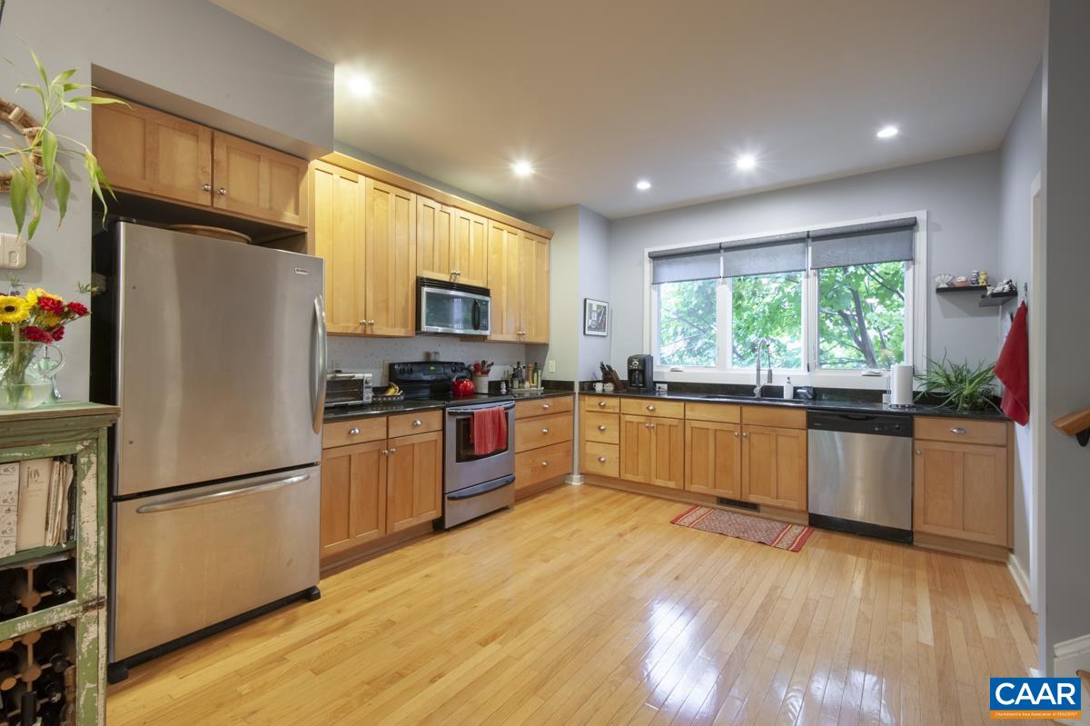 1013 LINDEN AVE Unit: M