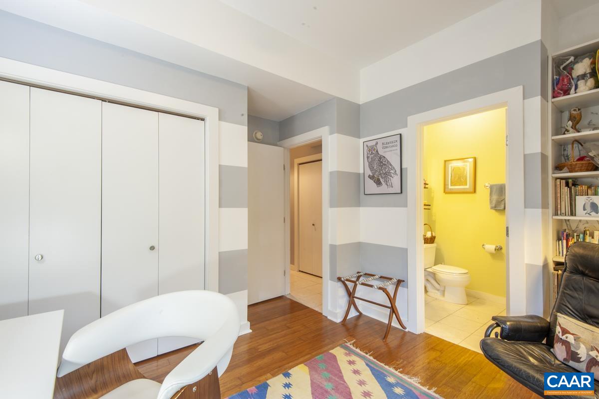 1013 LINDEN AVE Unit: M