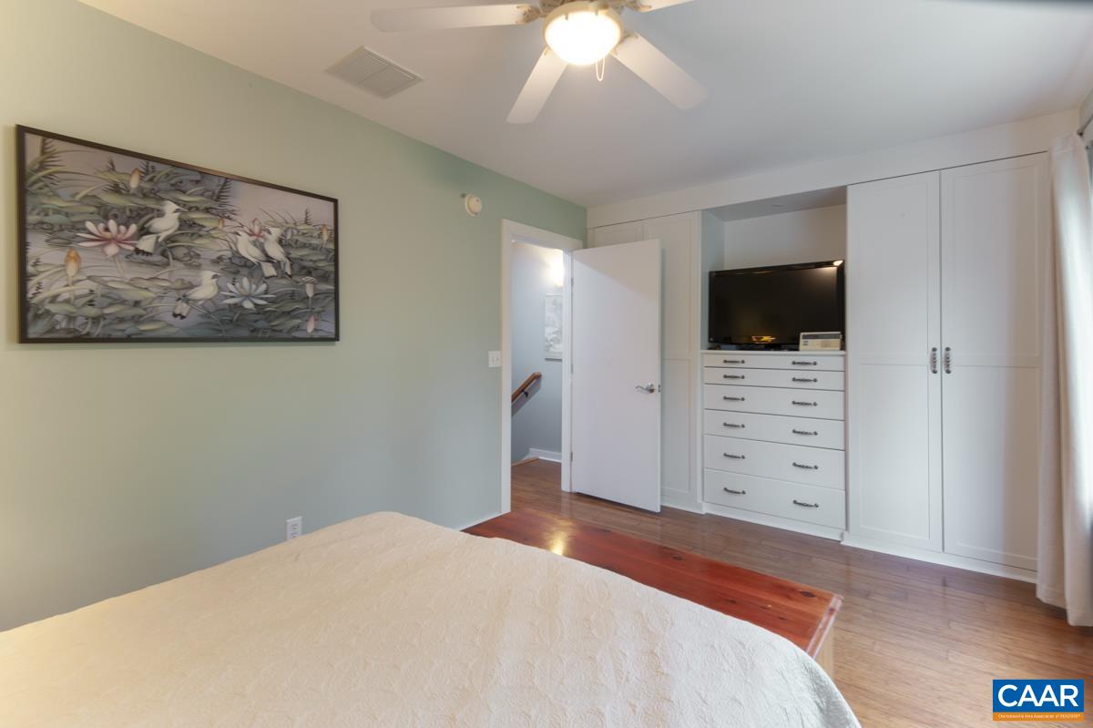 1013 LINDEN AVE Unit: M