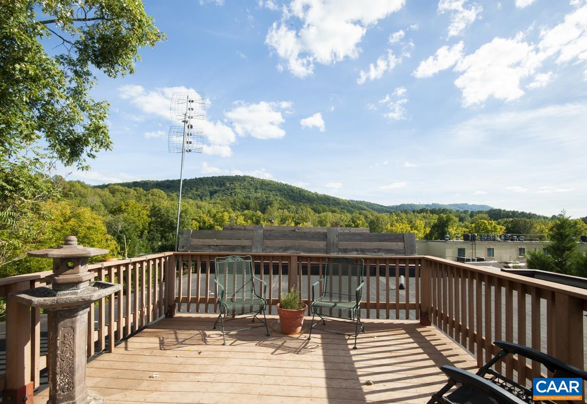 1013 LINDEN AVE Unit: M