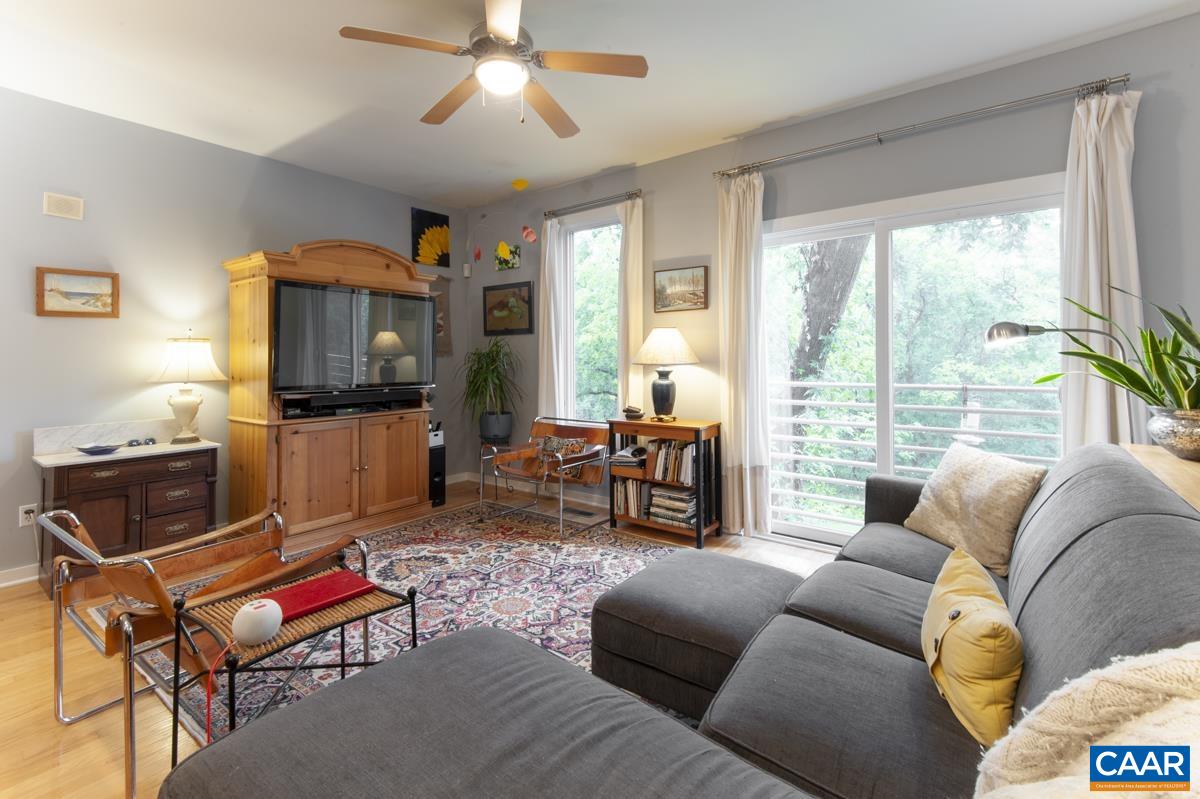 1013 LINDEN AVE Unit: M