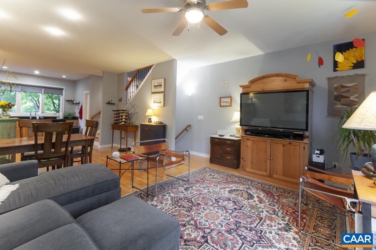 1013 LINDEN AVE Unit: M