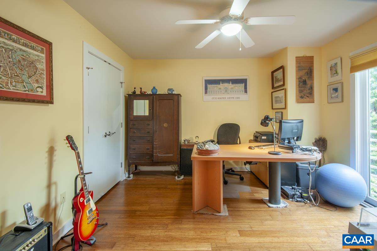 1013 LINDEN AVE Unit: M