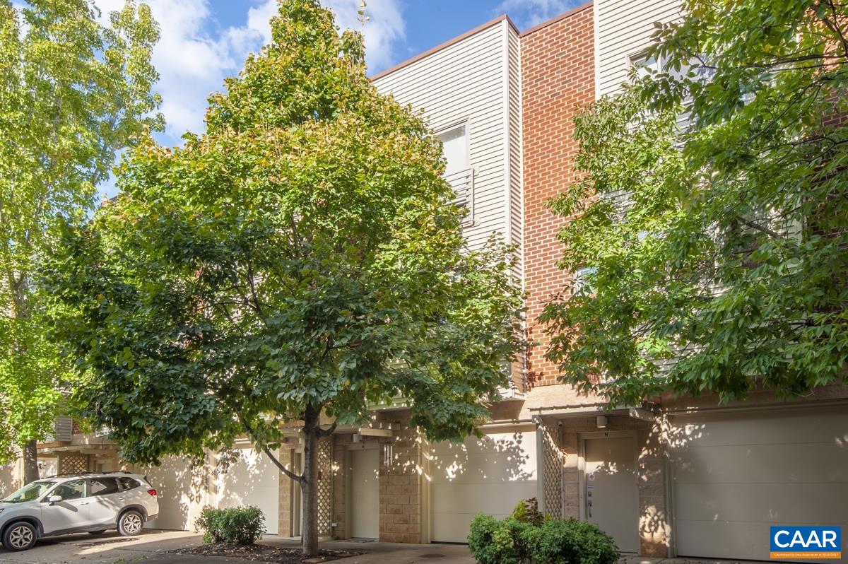 1013 LINDEN AVE Unit: M