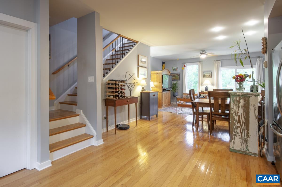 1013 LINDEN AVE Unit: M