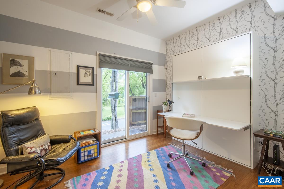 1013 LINDEN AVE Unit: M