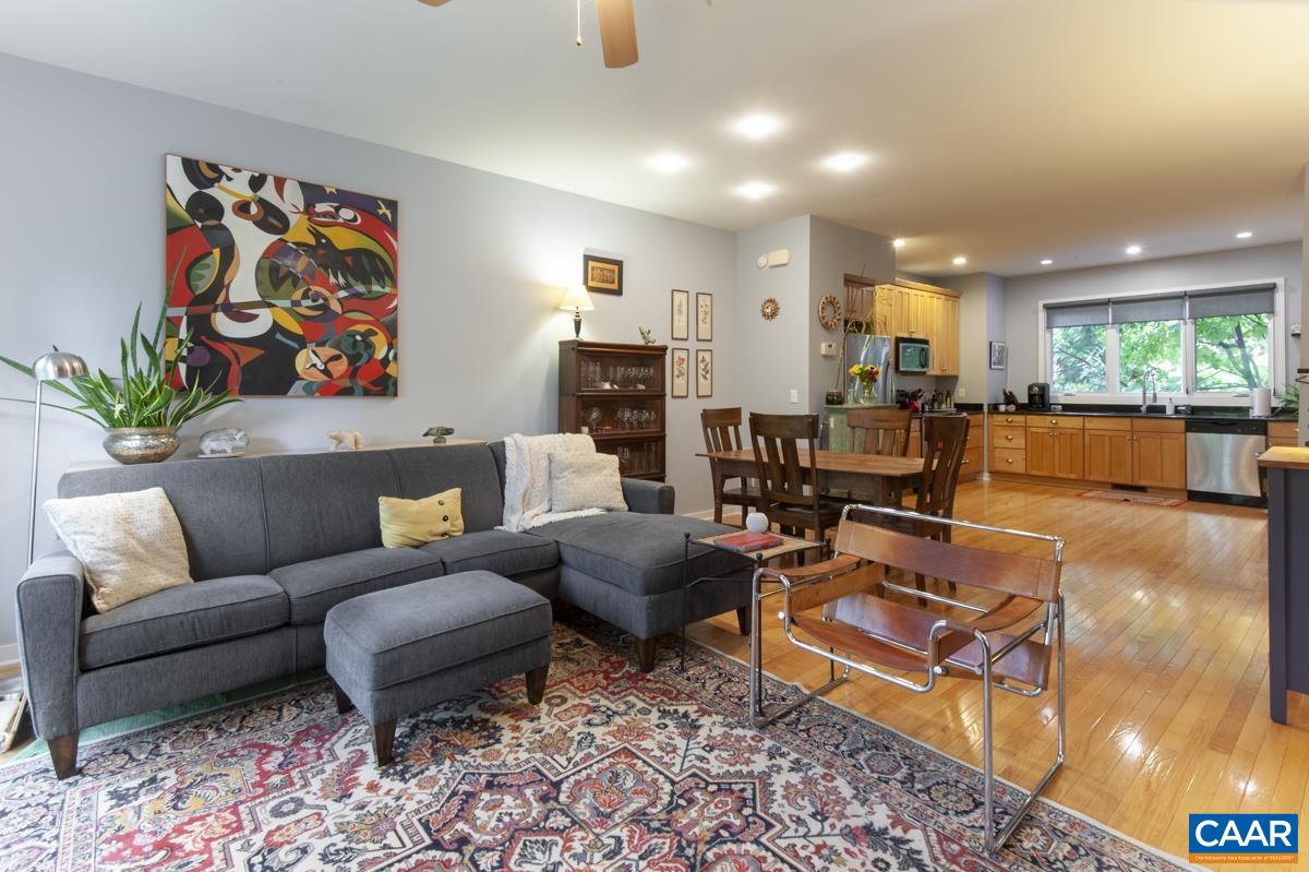 1013 LINDEN AVE Unit: M