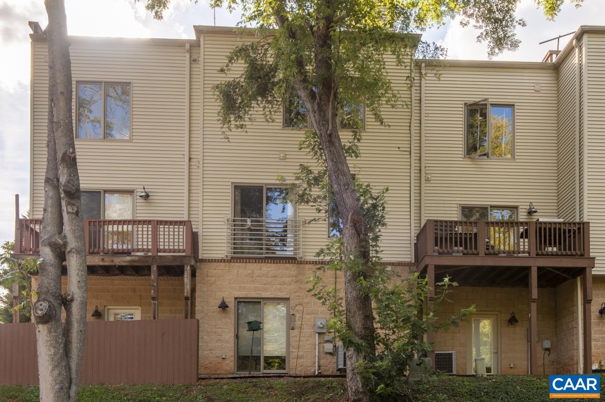 1013 LINDEN AVE Unit: M