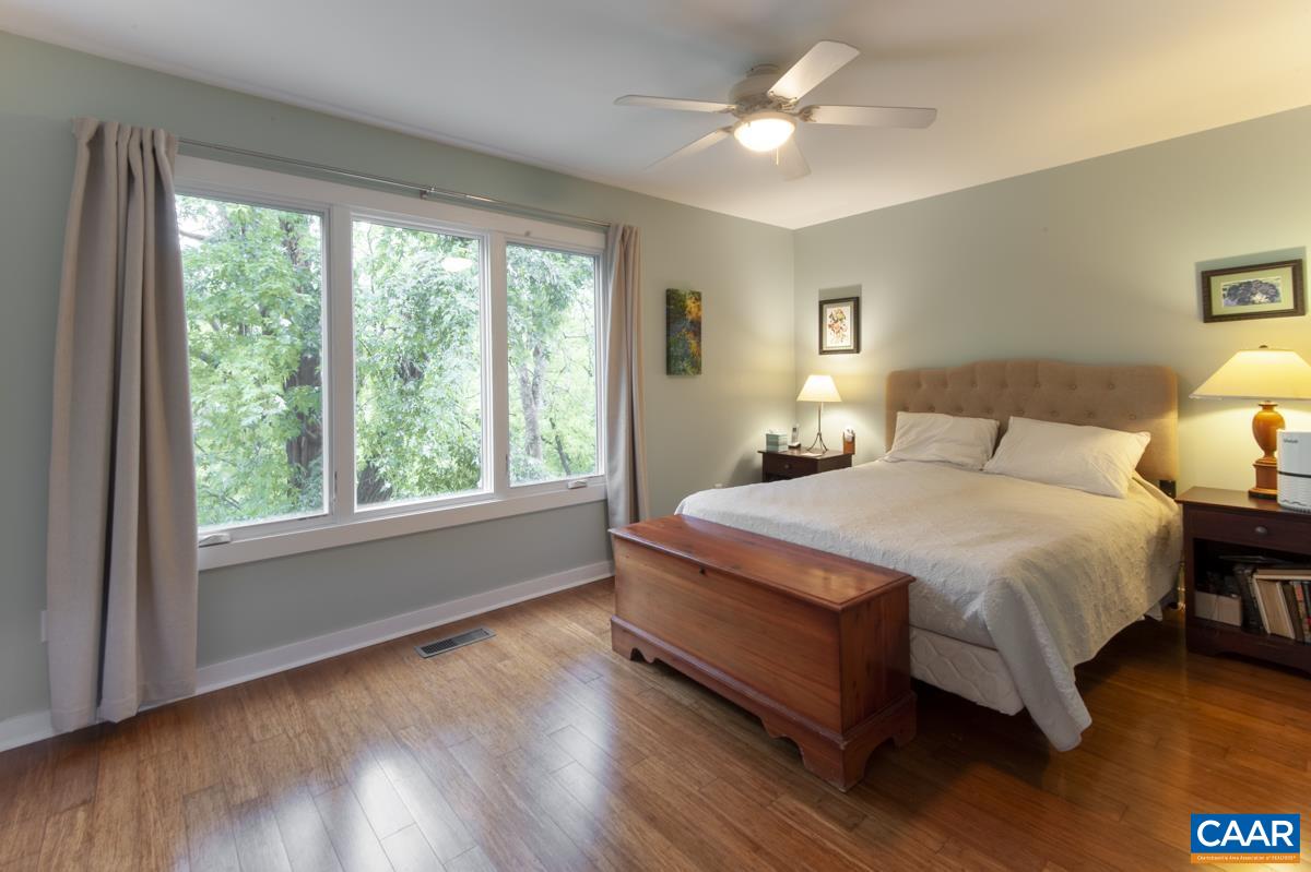 1013 LINDEN AVE Unit: M