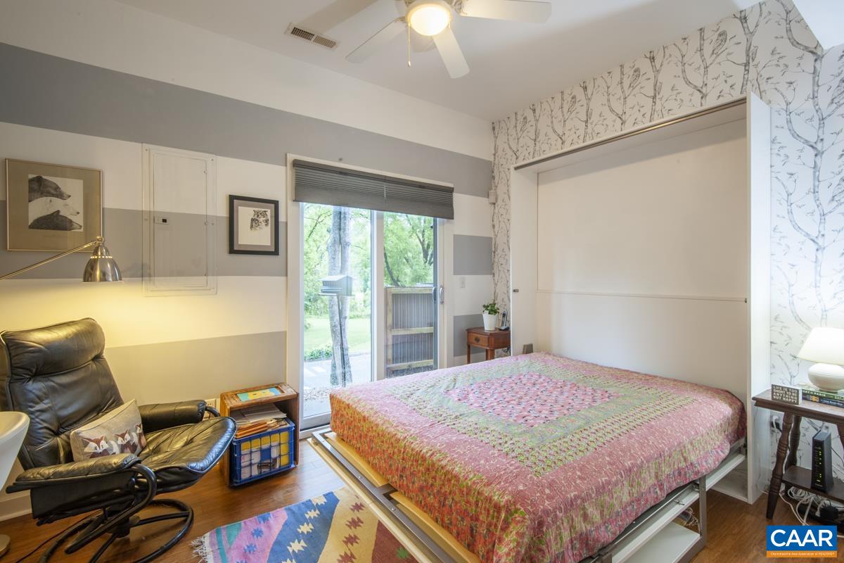 1013 LINDEN AVE Unit: M