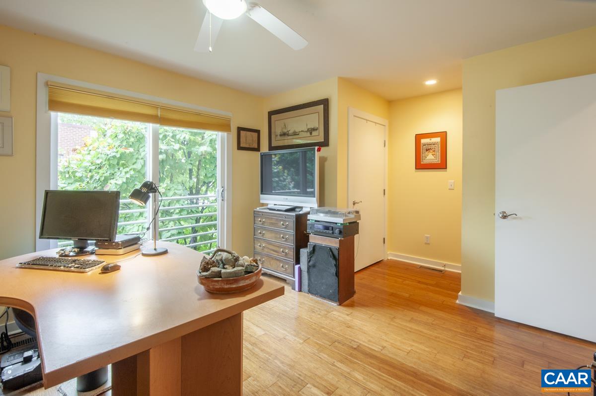 1013 LINDEN AVE Unit: M