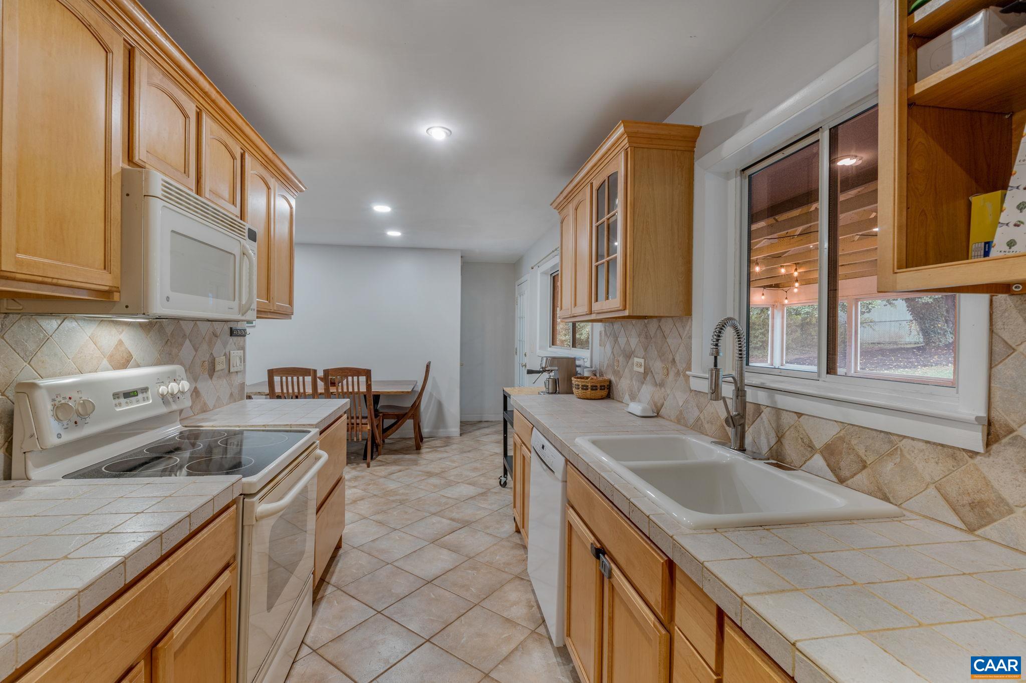 2305 WILLIAMSBURG RD