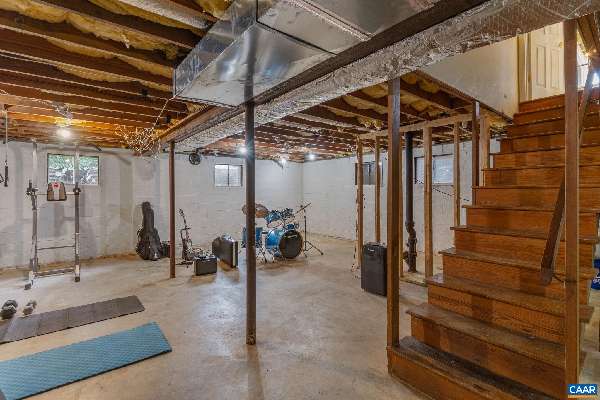 2305 WILLIAMSBURG RD