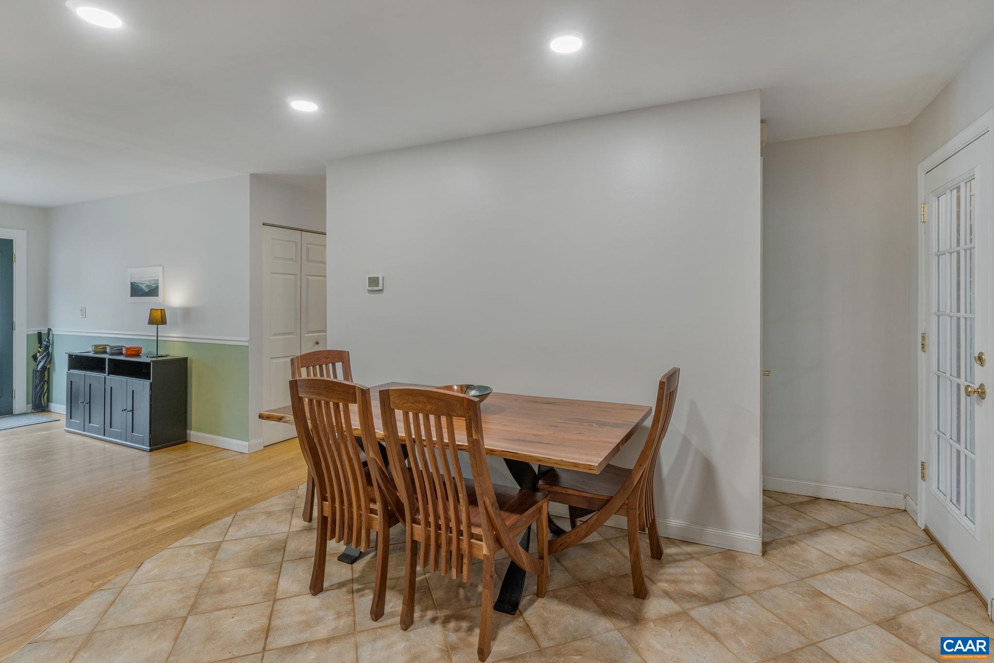 2305 WILLIAMSBURG RD