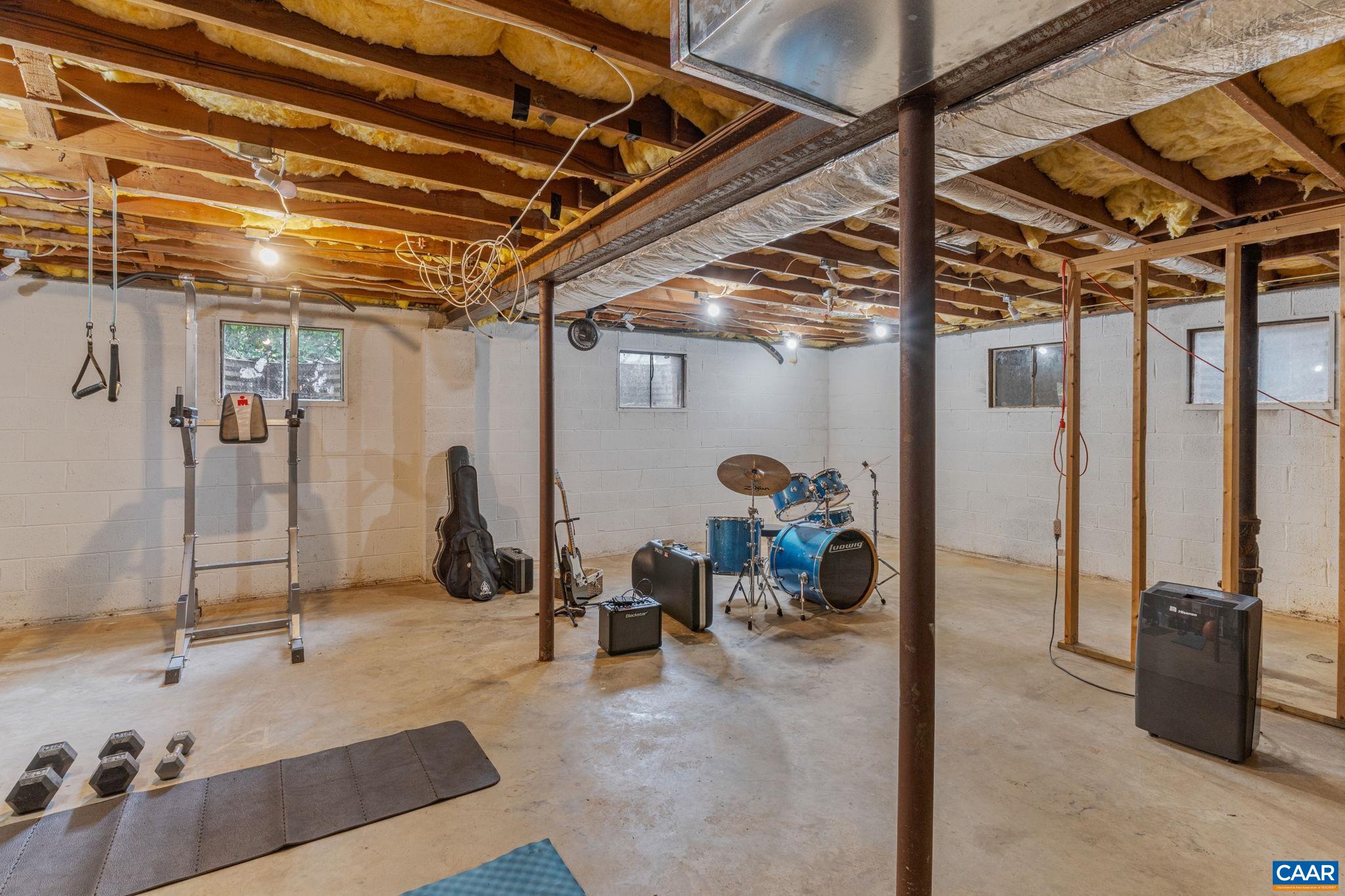 2305 WILLIAMSBURG RD