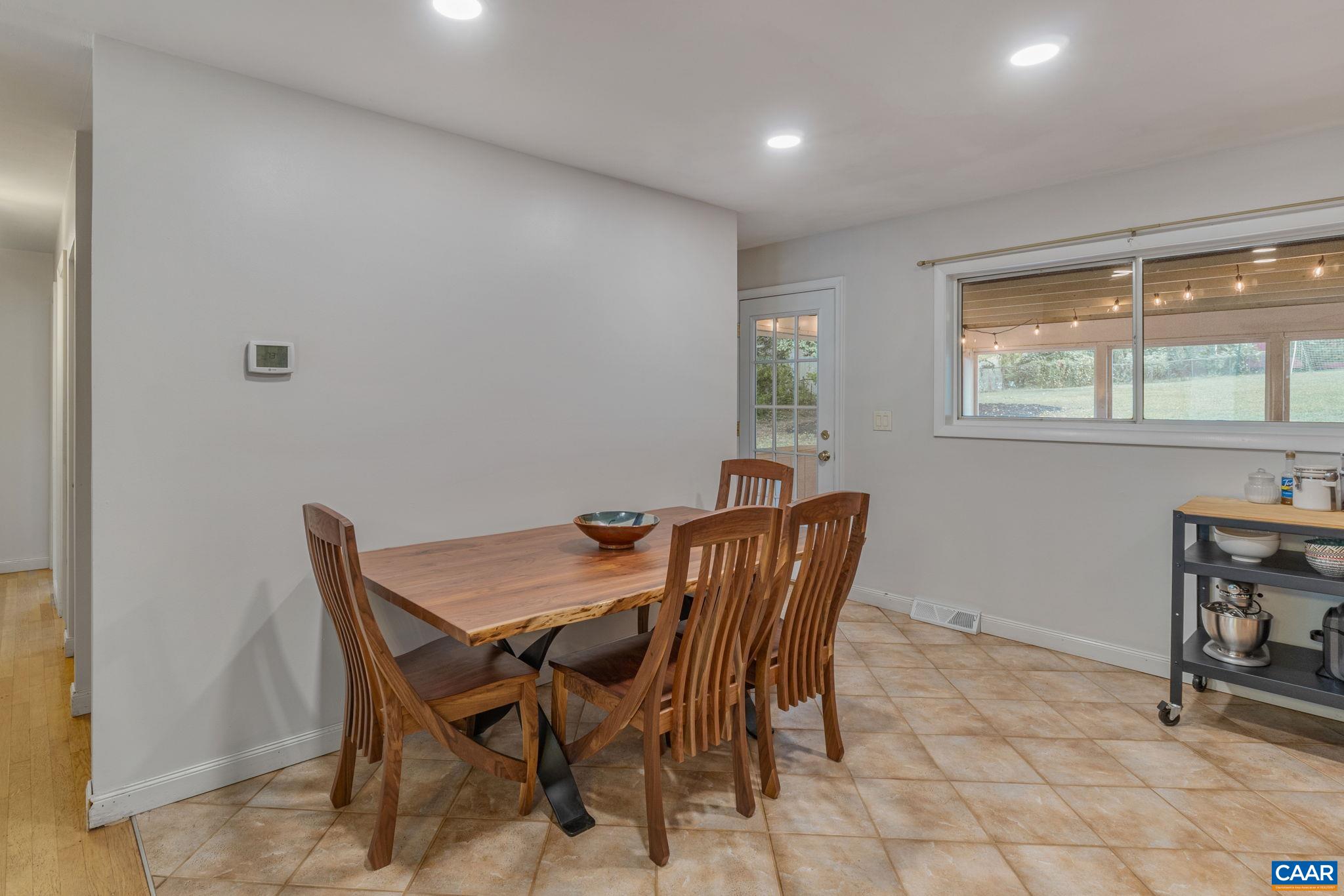 2305 WILLIAMSBURG RD