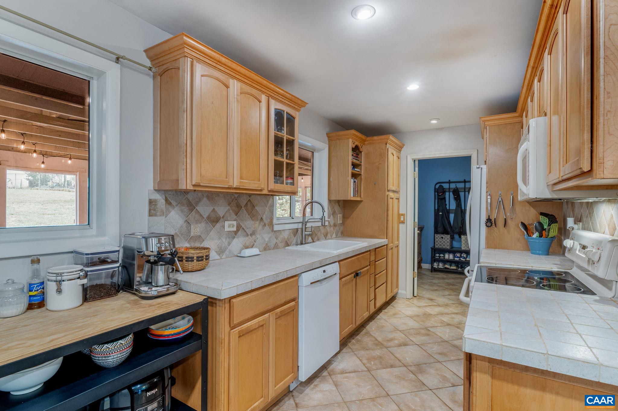 2305 WILLIAMSBURG RD