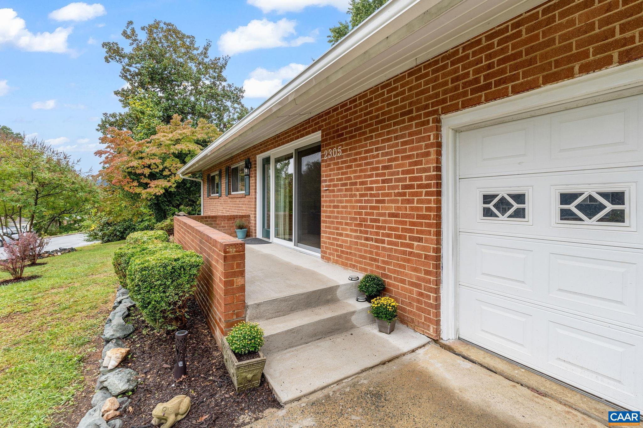 2305 WILLIAMSBURG RD