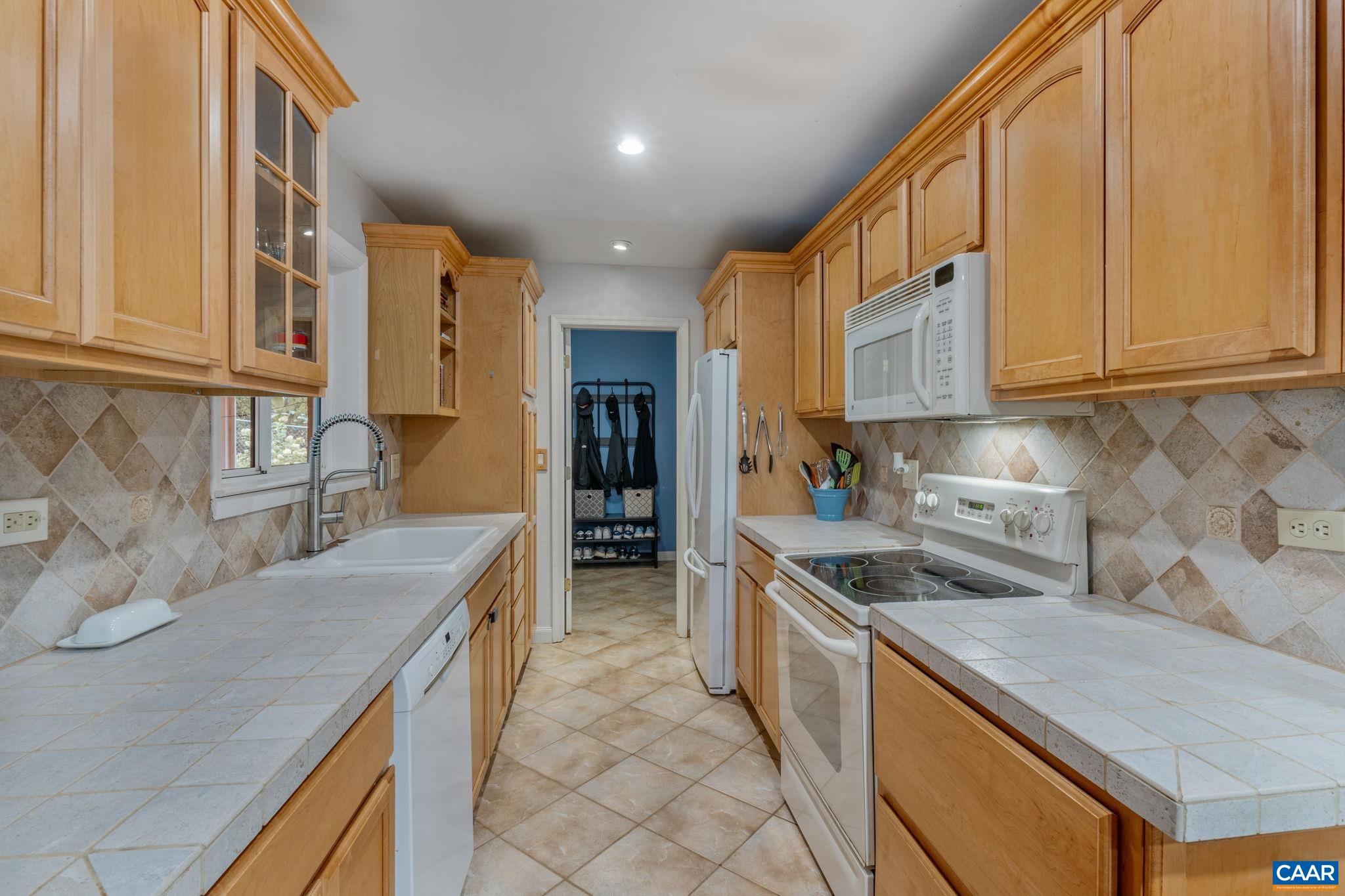 2305 WILLIAMSBURG RD