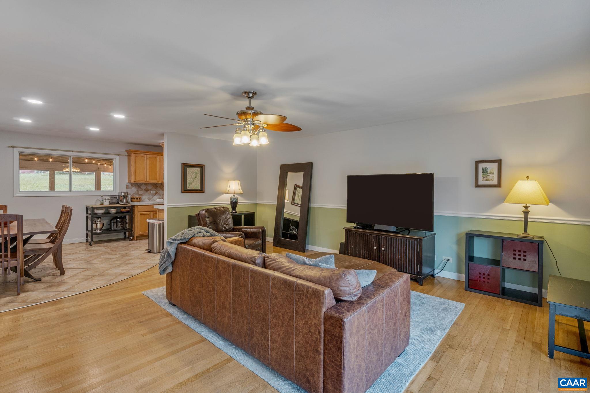 2305 WILLIAMSBURG RD