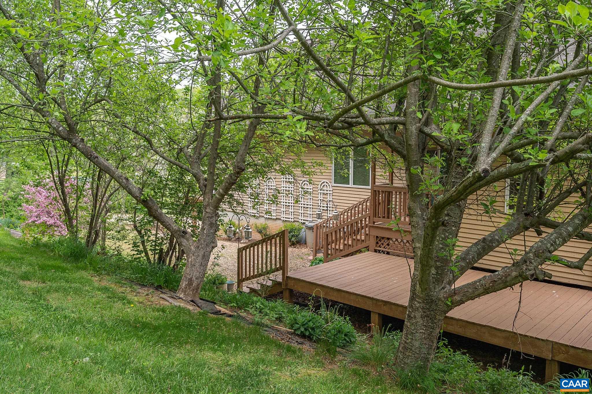 425 GREENFIELD RD
