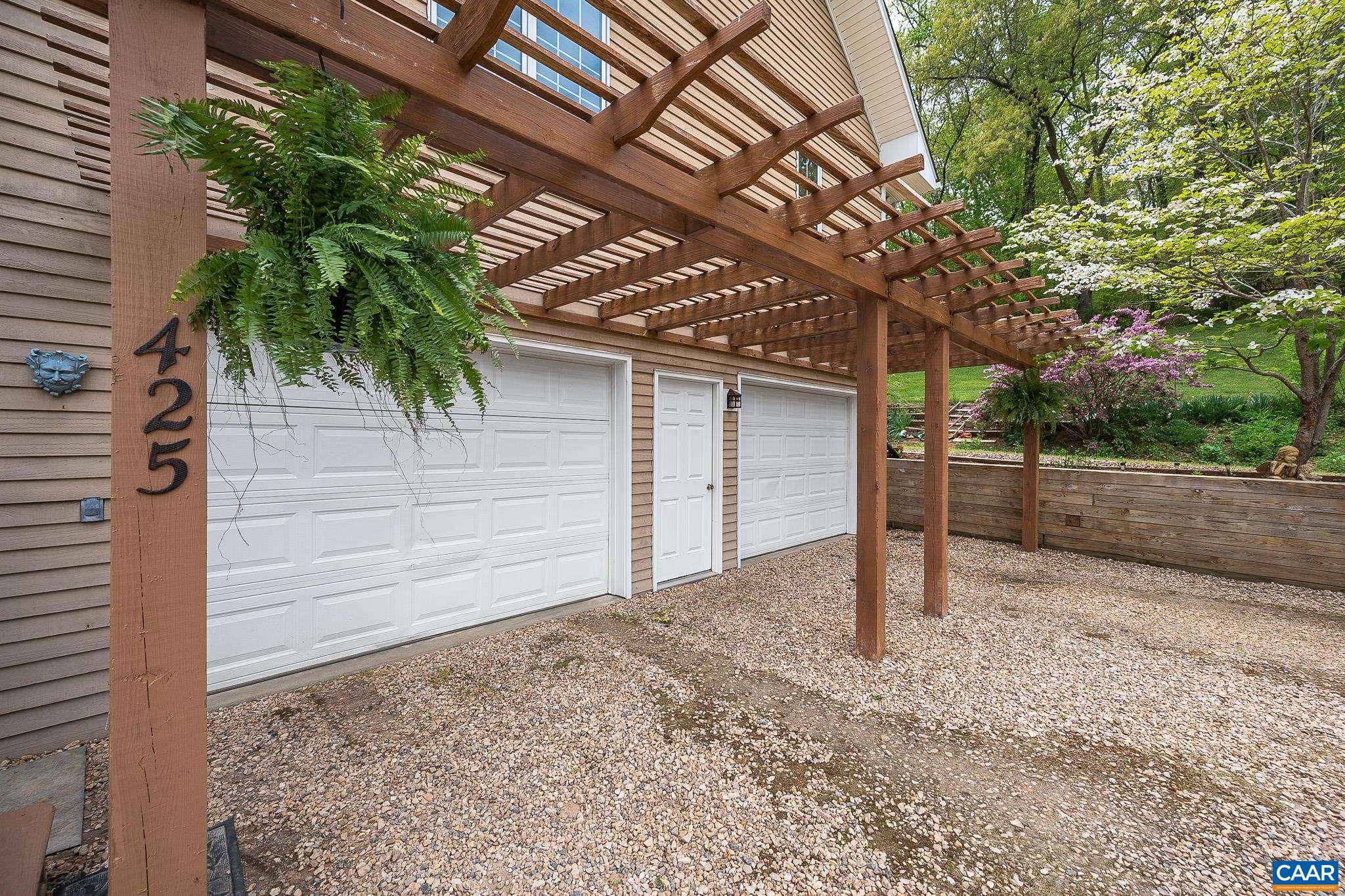 425 GREENFIELD RD