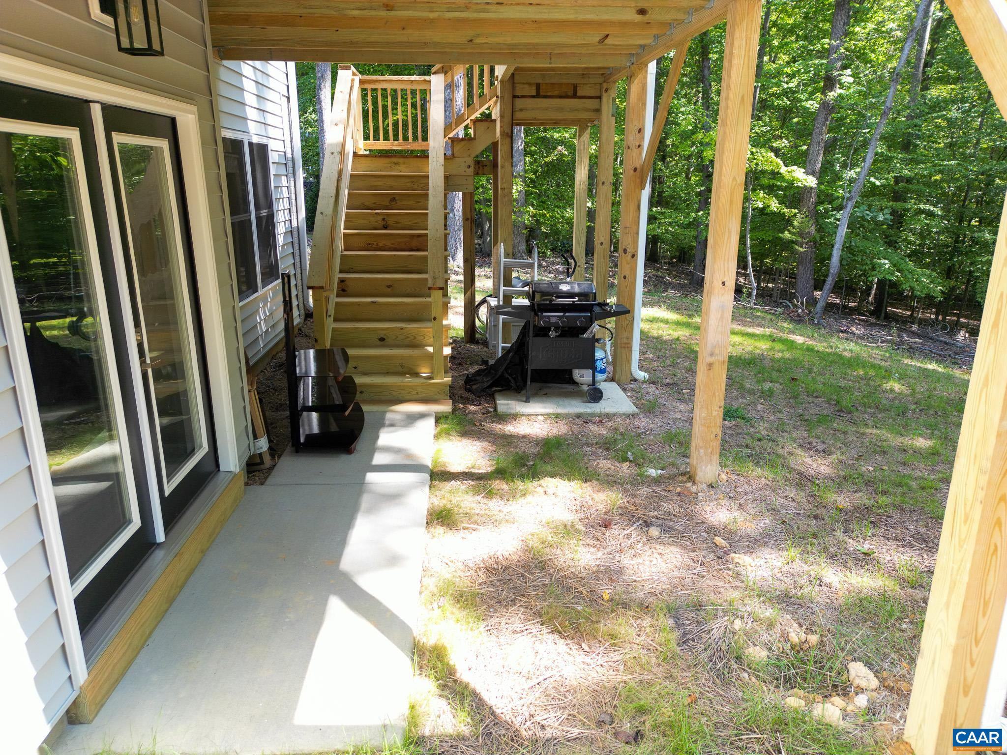 9 SASSAFRAS RD