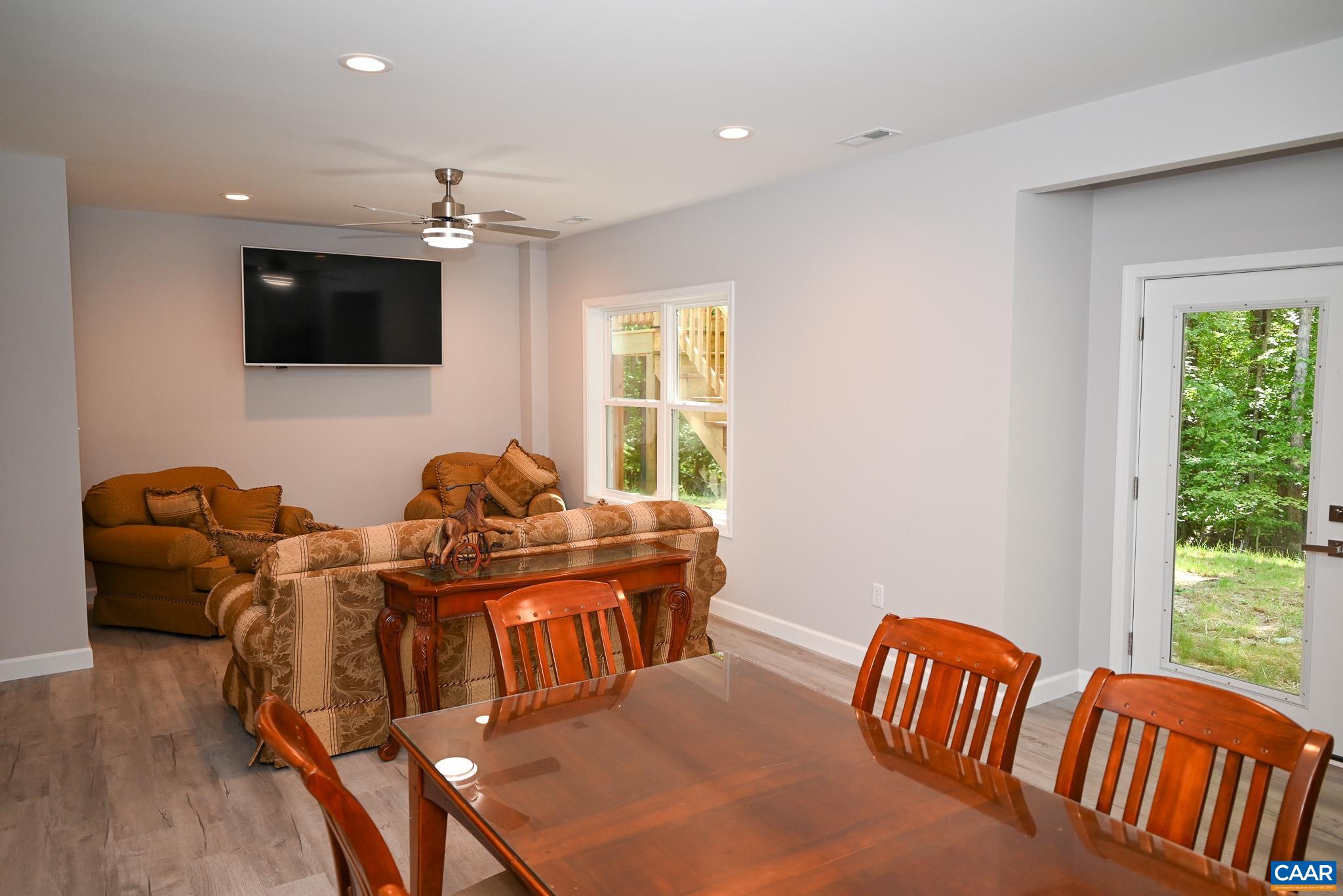 9 SASSAFRAS RD