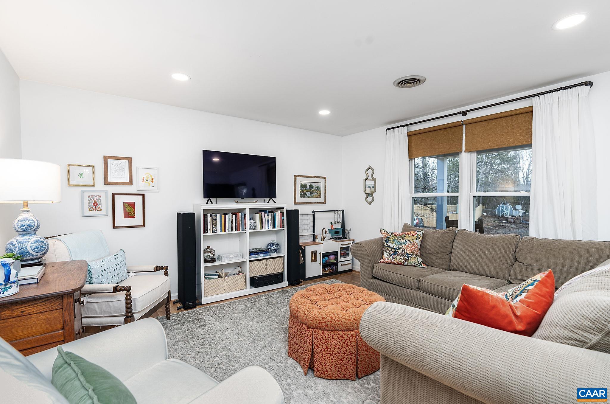 102 MIDDLESEX DR