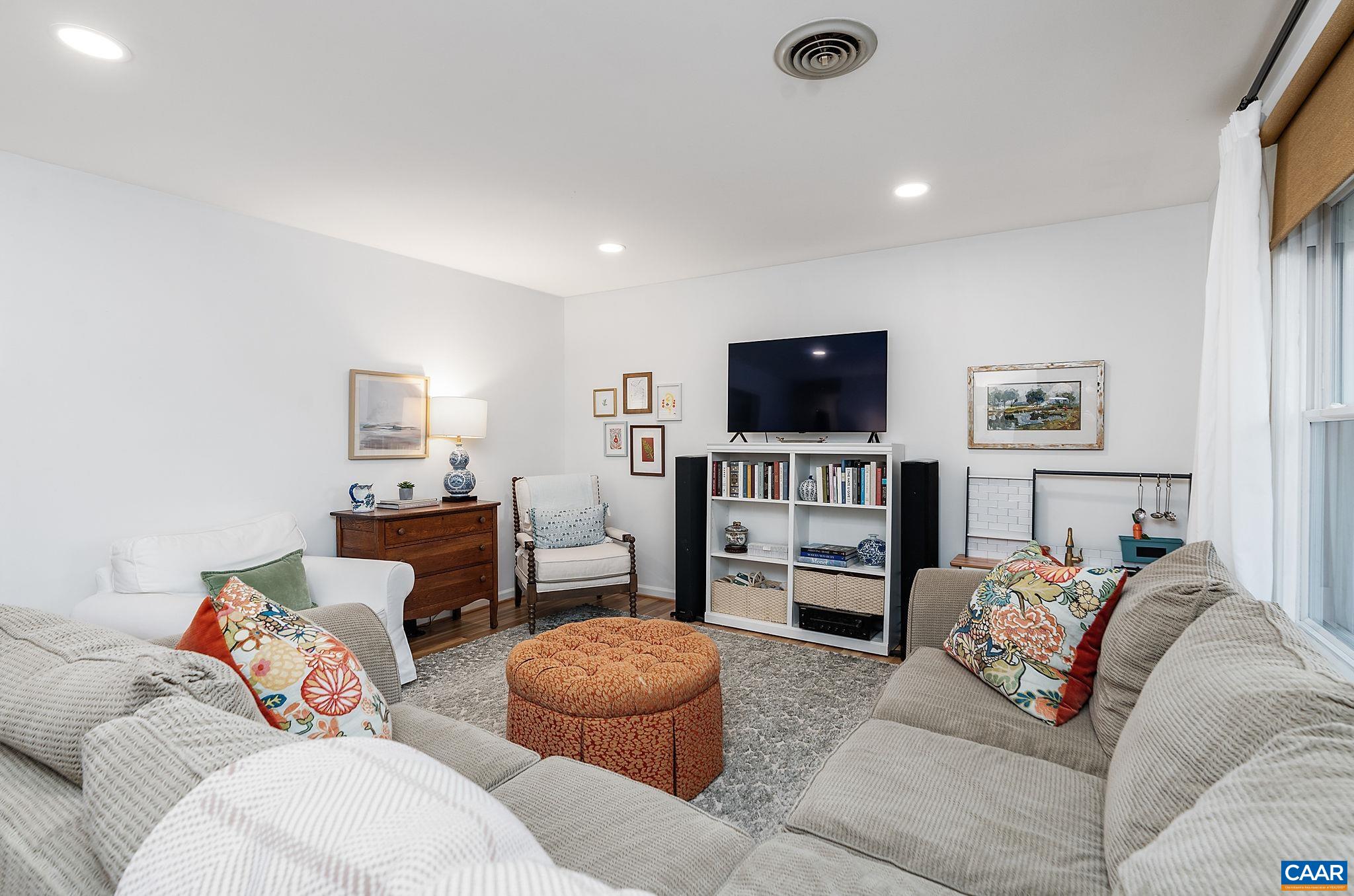 102 MIDDLESEX DR