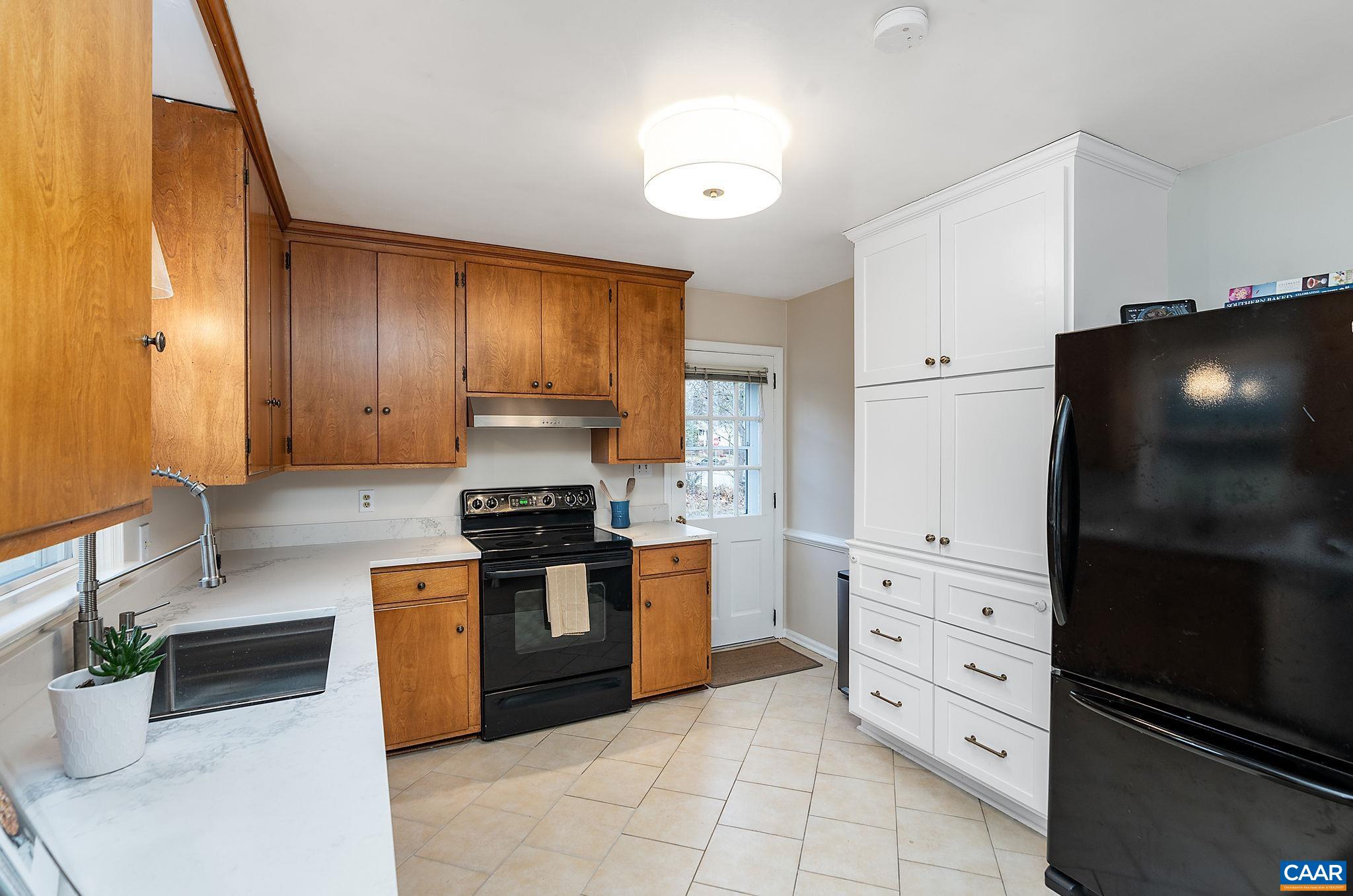 102 MIDDLESEX DR