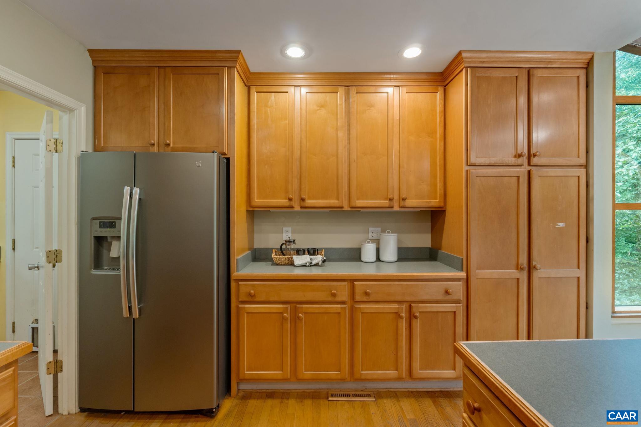 2211 WESTOVER CIR