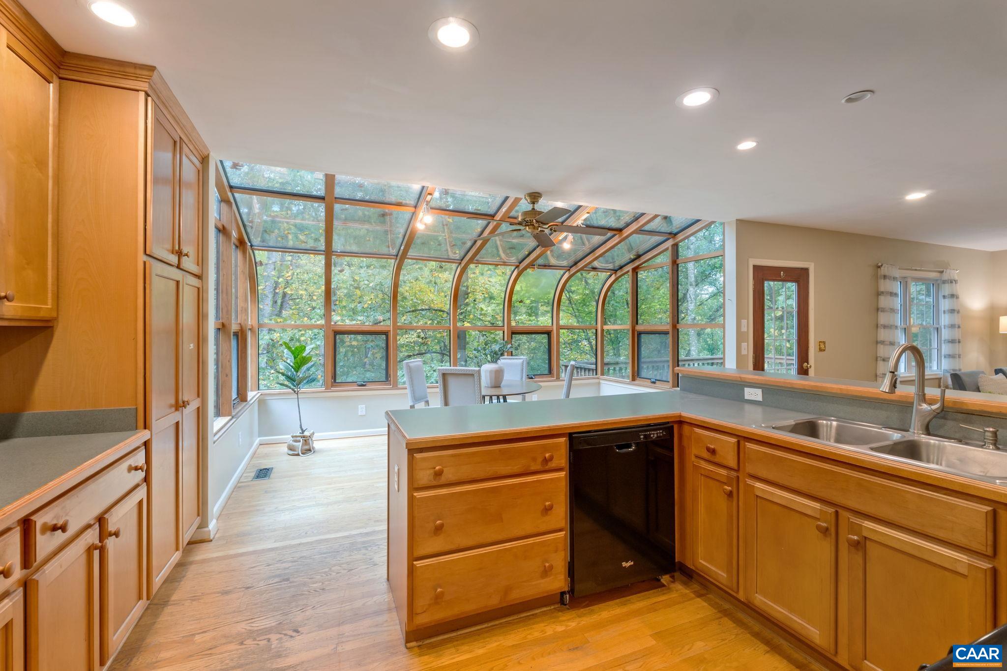 2211 WESTOVER CIR