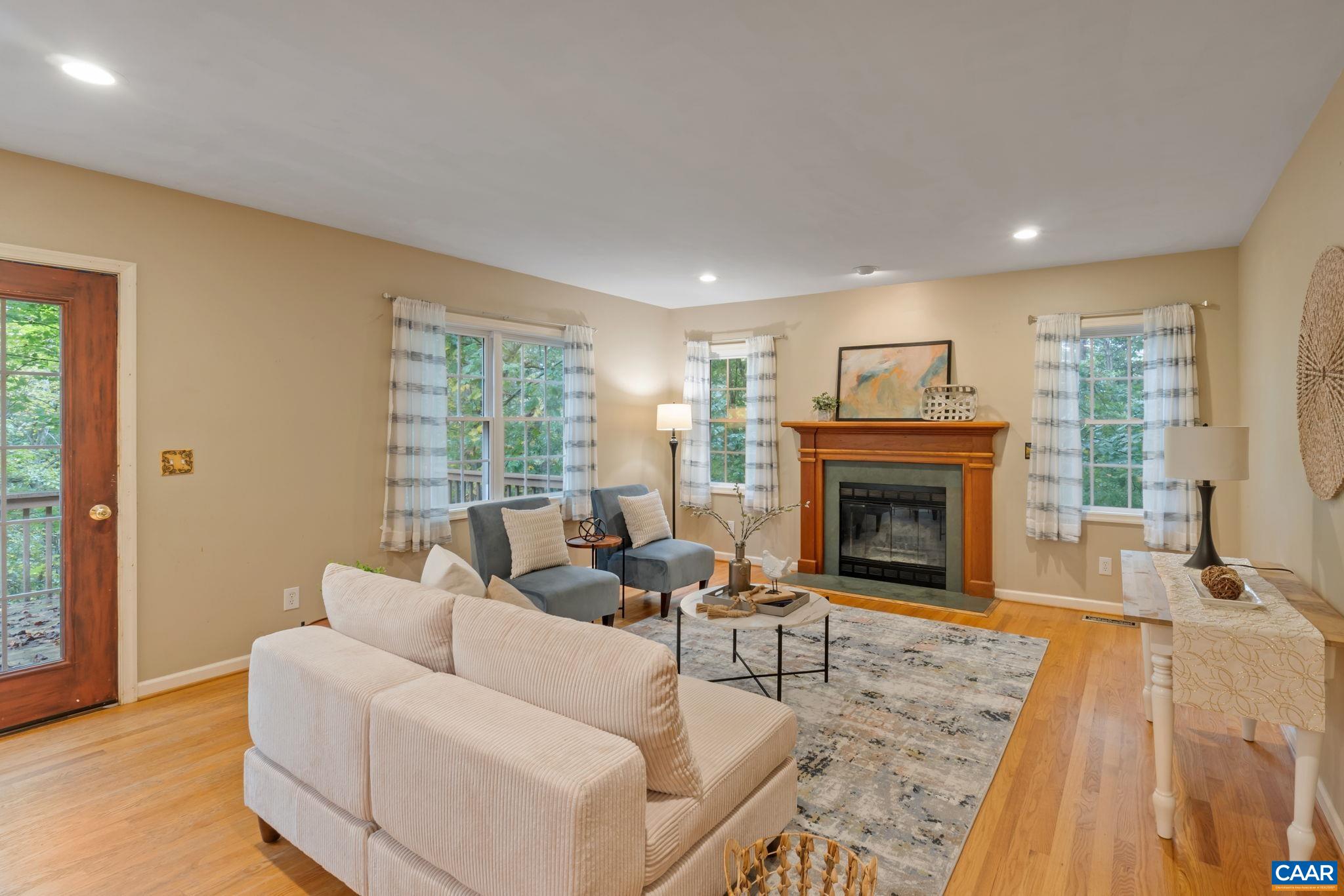 2211 WESTOVER CIR