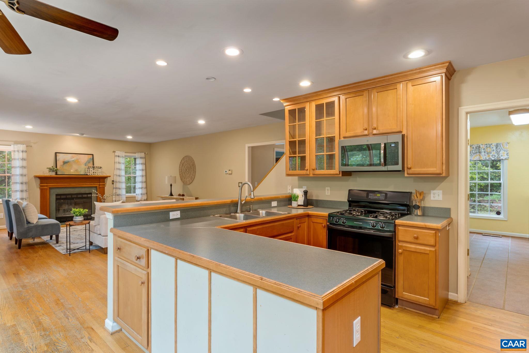 2211 WESTOVER CIR