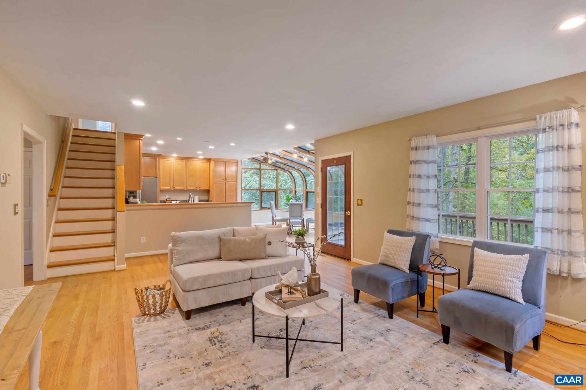 2211 WESTOVER CIR