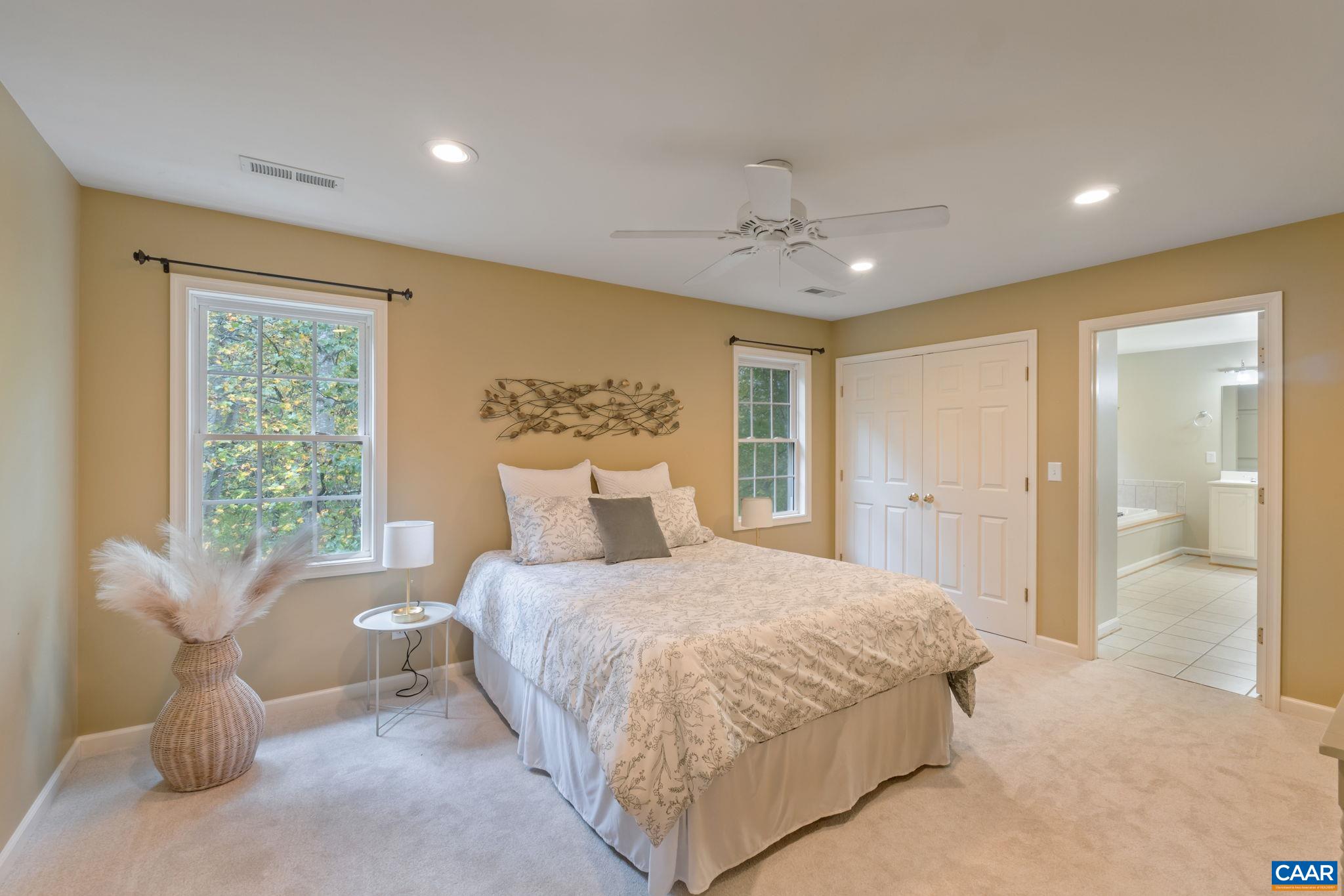 2211 WESTOVER CIR