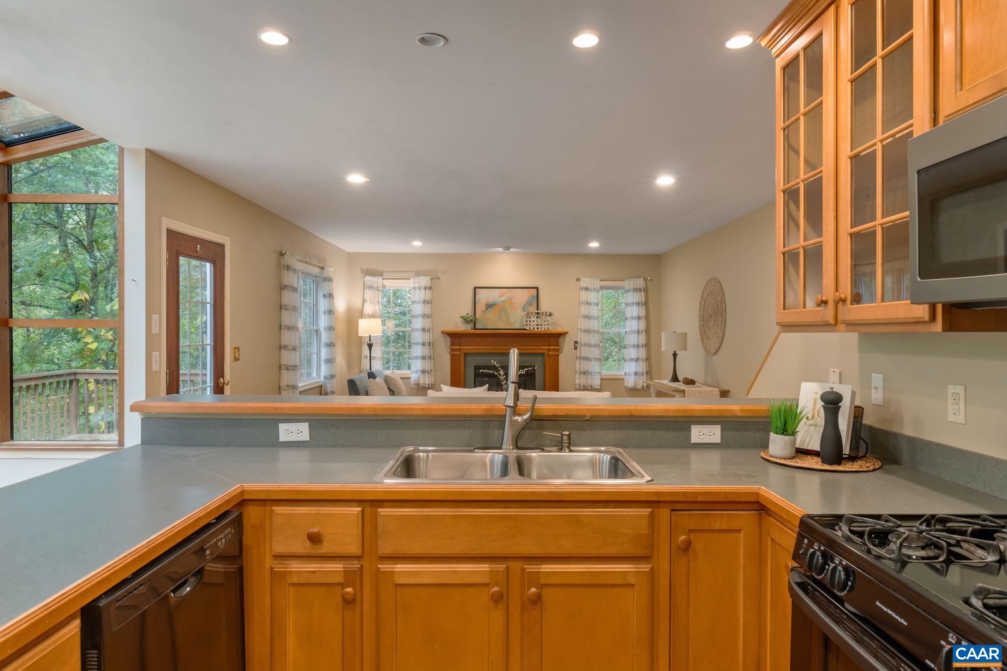 2211 WESTOVER CIR