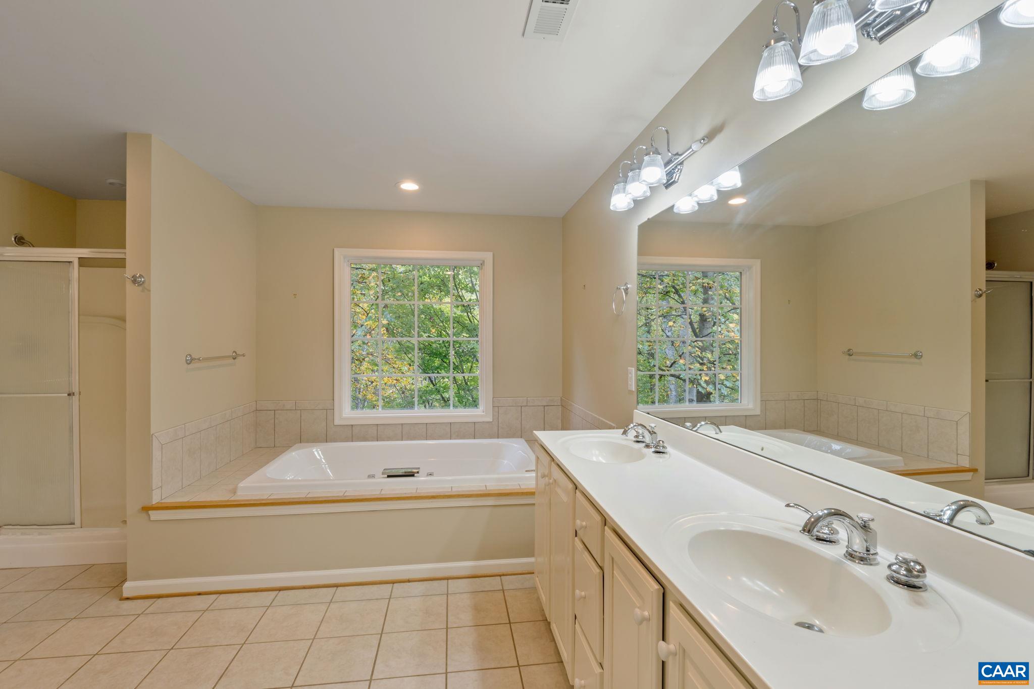 2211 WESTOVER CIR