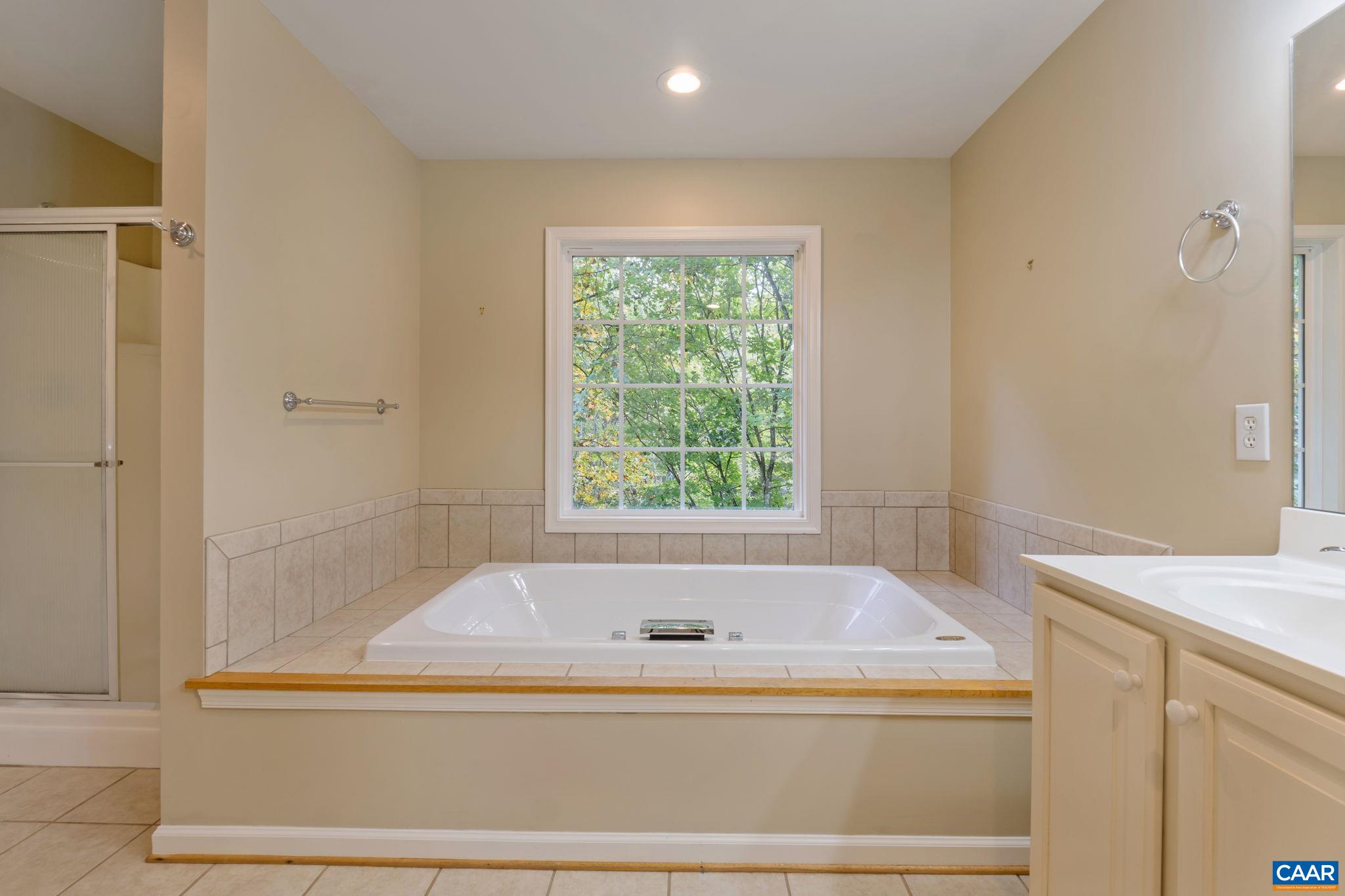 2211 WESTOVER CIR