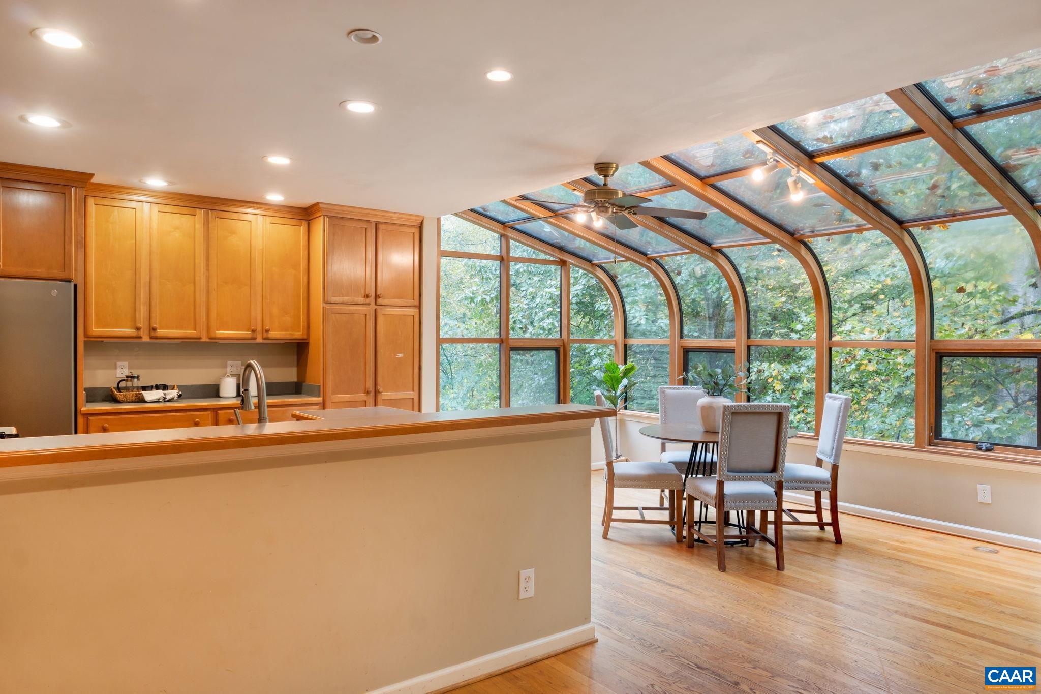 2211 WESTOVER CIR