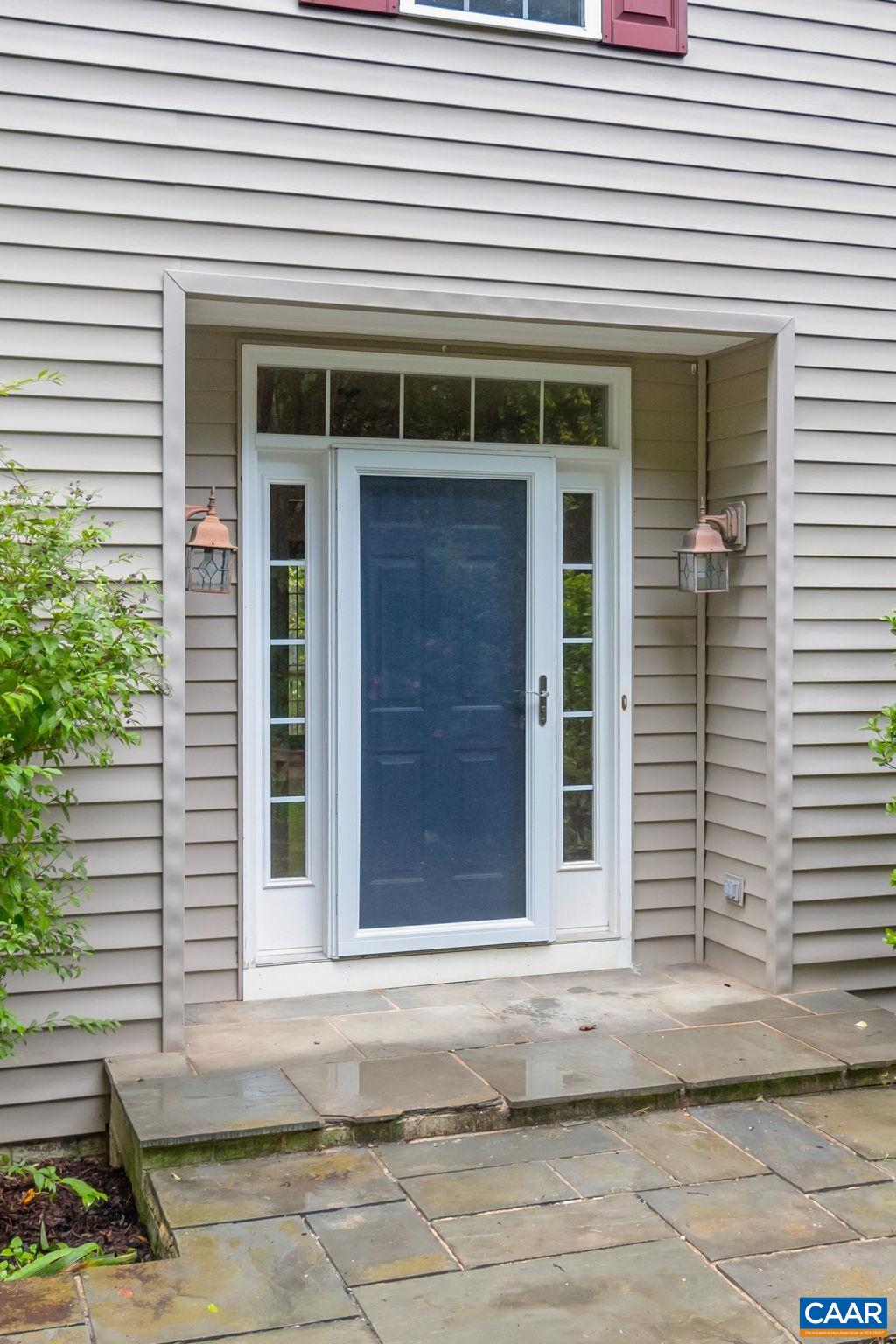 2211 WESTOVER CIR