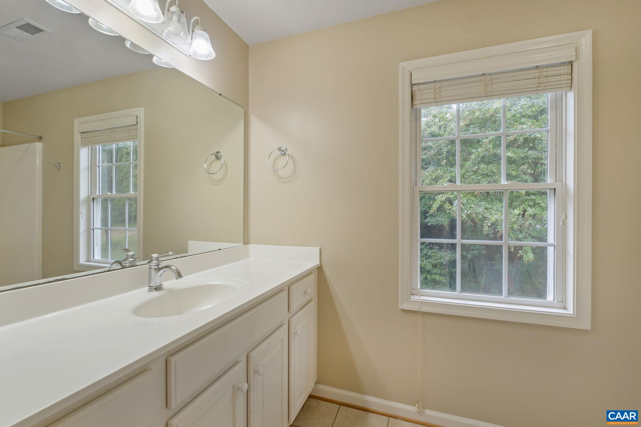 2211 WESTOVER CIR