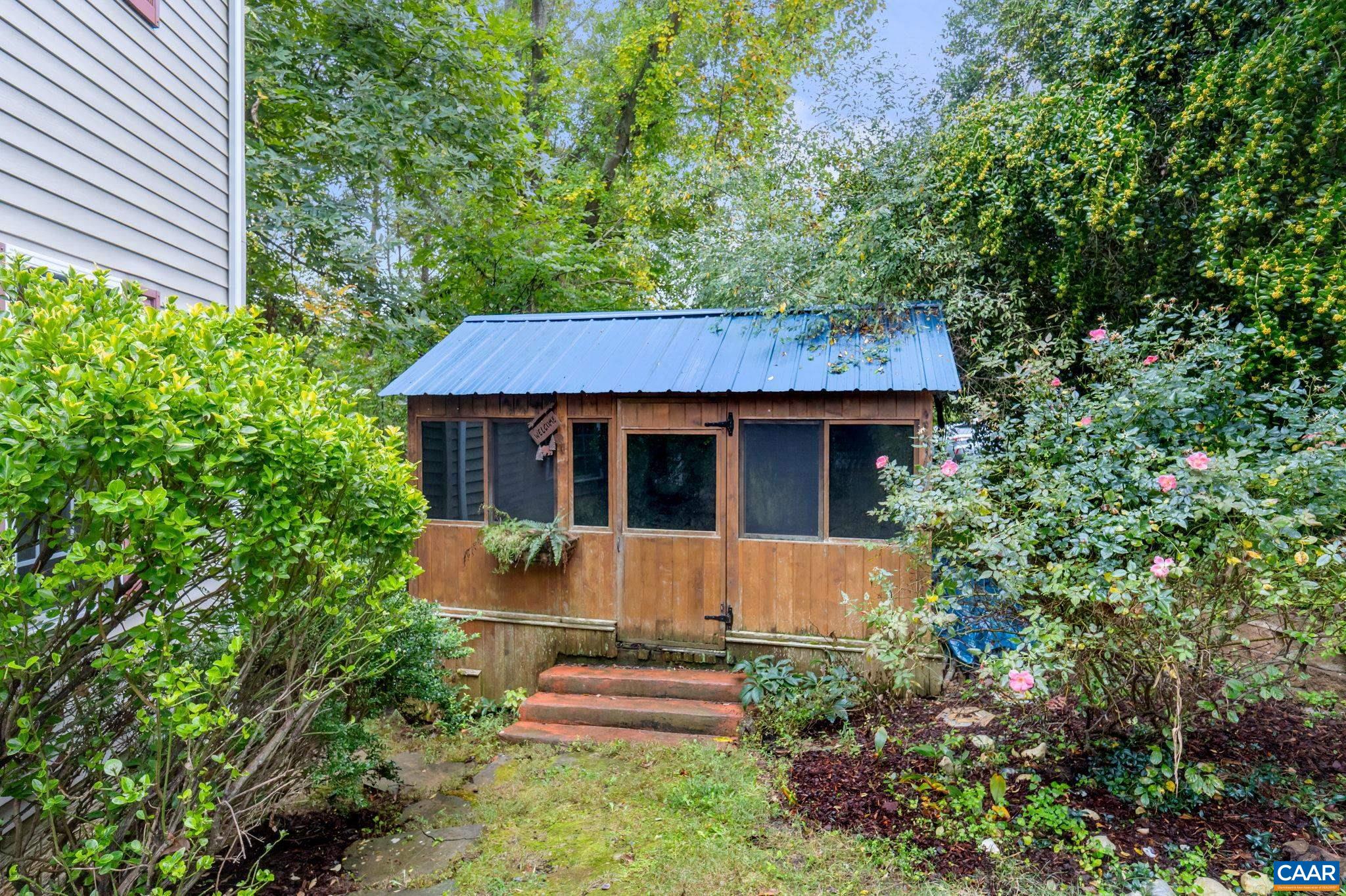 2211 WESTOVER CIR