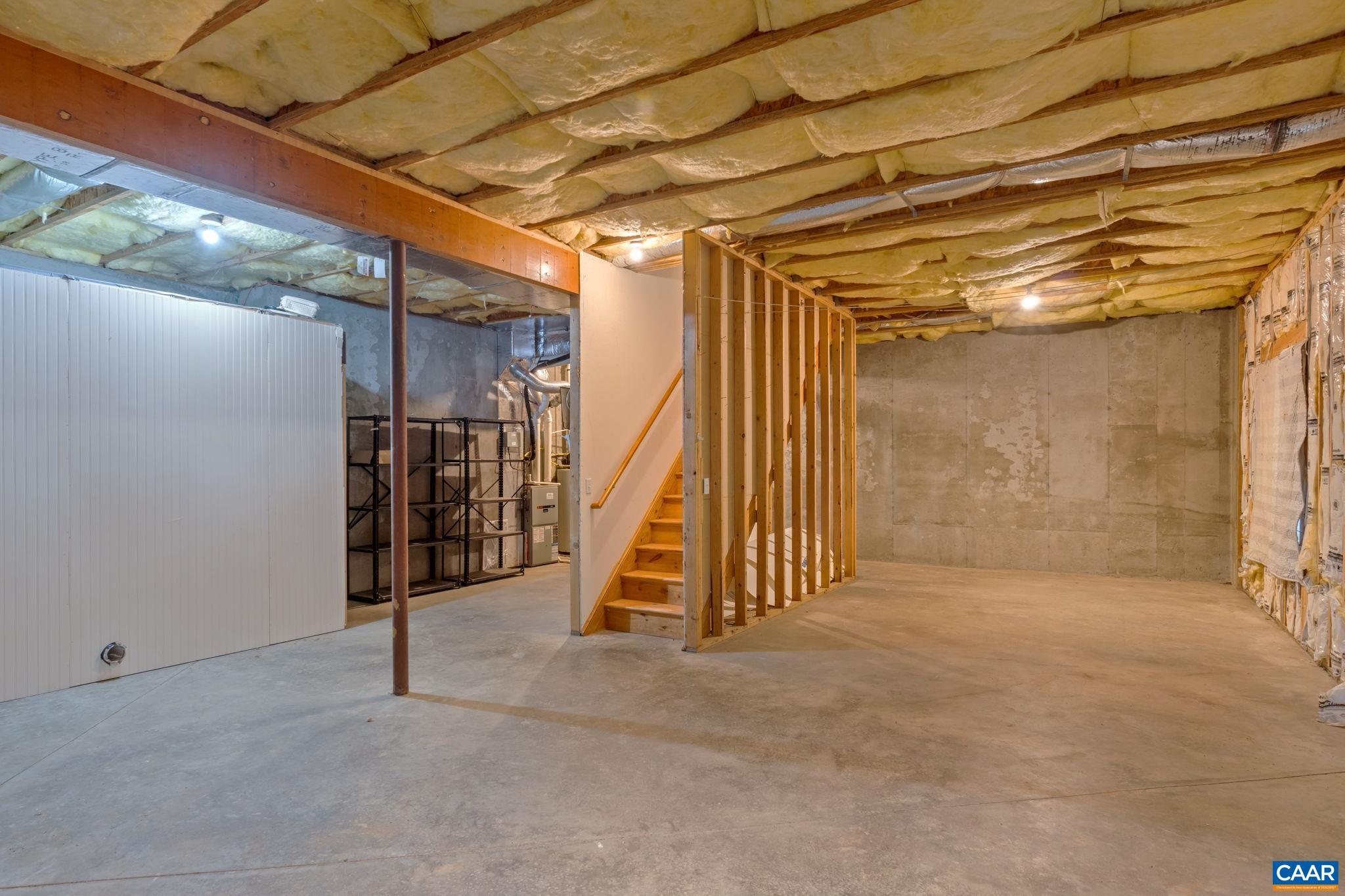 2211 WESTOVER CIR