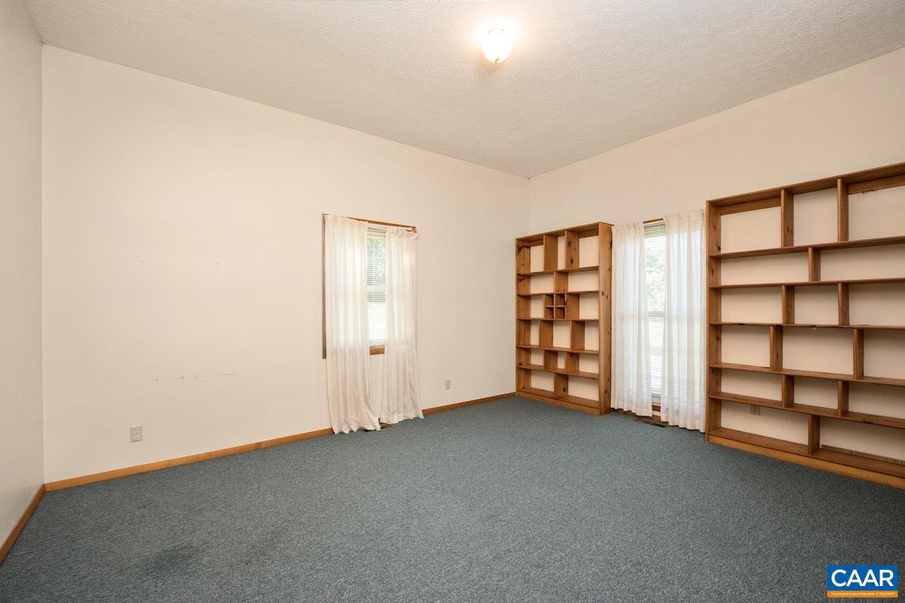 16892 PATRICK HENRY HWY